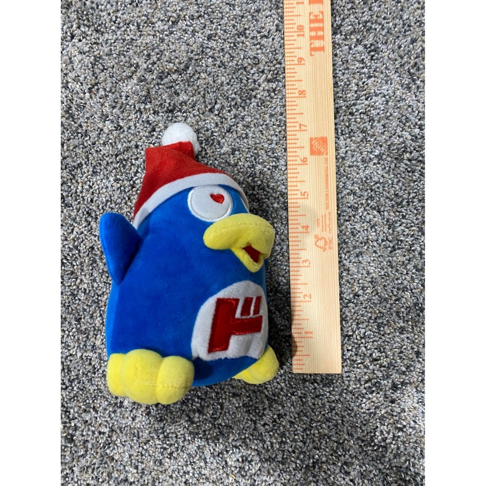 Don Quijote Donpen Penguin Santa Hat Holiday Plush Blue Mascot Heart Eyes